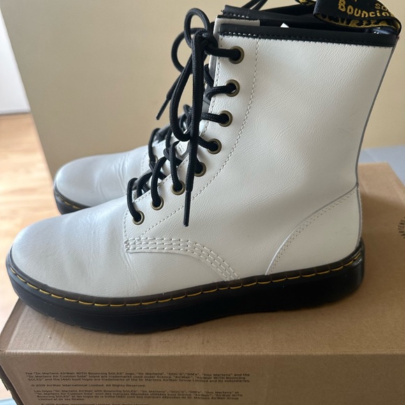 Like new Dr. Martens. Worn once. Zavala white size 8 - Picture 5 of 7